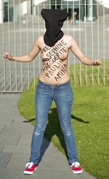 Femen Berlin 1xHot 1xMatterOfTaste 1xUgly #38026337