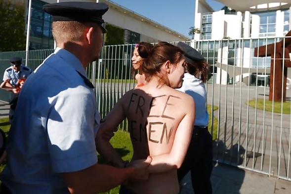 Femen Berlin 1xHot 1xMatterOfTaste 1xUgly #38026375