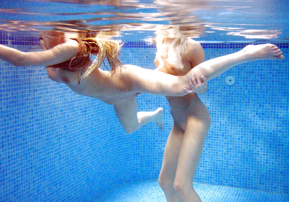 Algunas fotos de la piscina adolescente
 #24173711