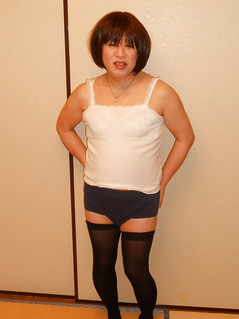 Con el traje de gimnasia de la mujer japonesa llevar bloomers
 #38023231