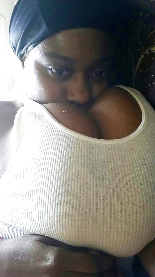 Extrema macromastia tetas negras 7
 #25972740