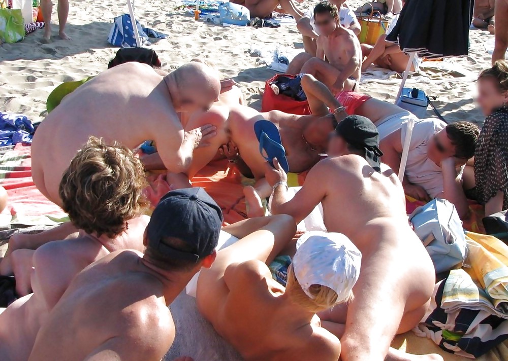 Sesso sulla spiaggia - 24
 #24749230