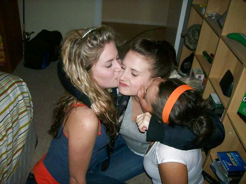 Girls Girls Kissing 6 #28064265