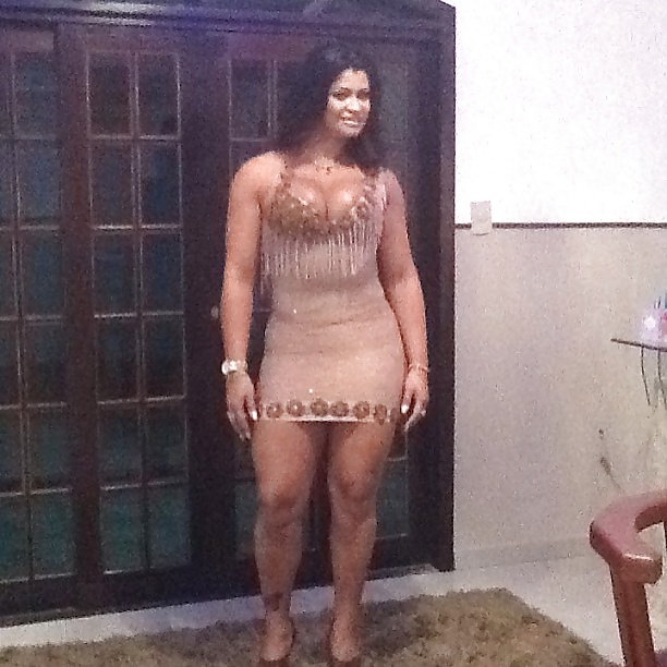 Morena gata tesuda #40737790