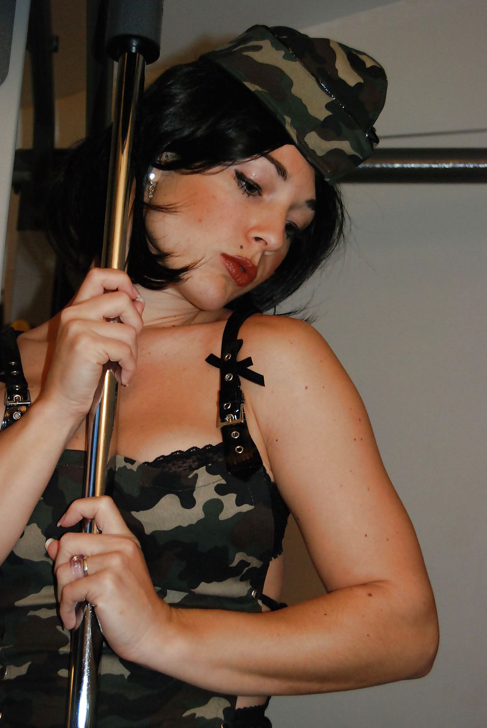 Carole en militaire sexy #34198725