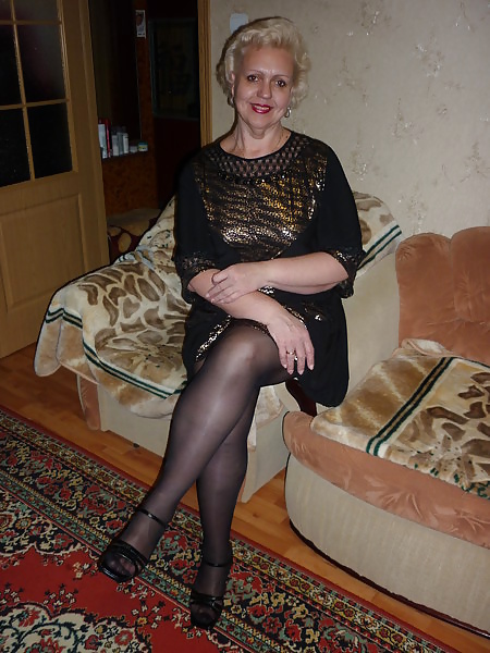 Russische Reife Frau, Die Beine In Strümpfen! Amateur! #27235485