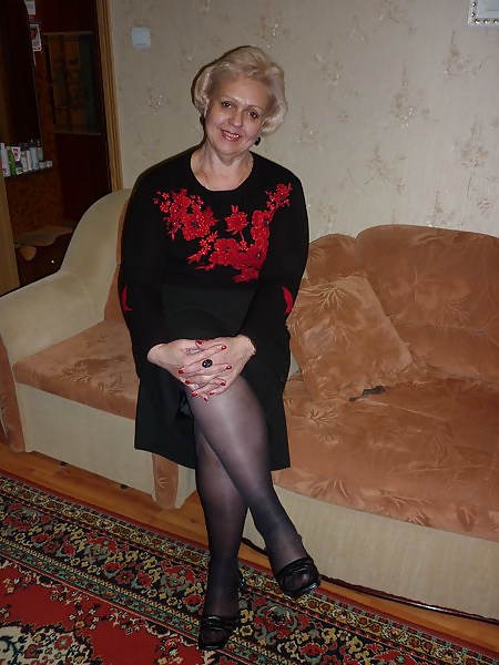 Russische Reife Frau, Die Beine In Strümpfen! Amateur! #27235515