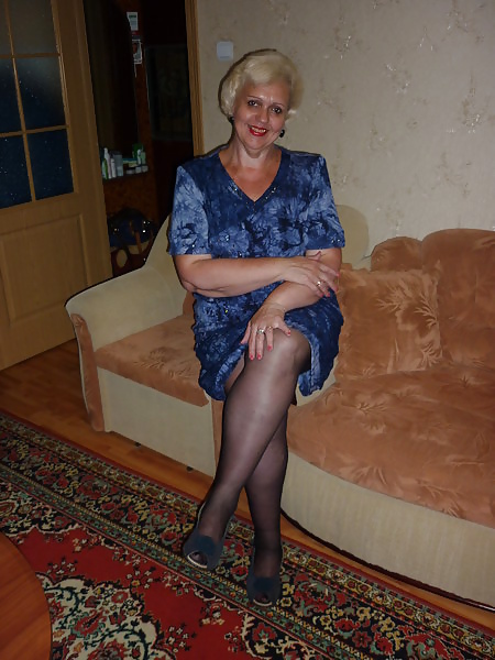 Russische Reife Frau, Die Beine In Strümpfen! Amateur! #27235528