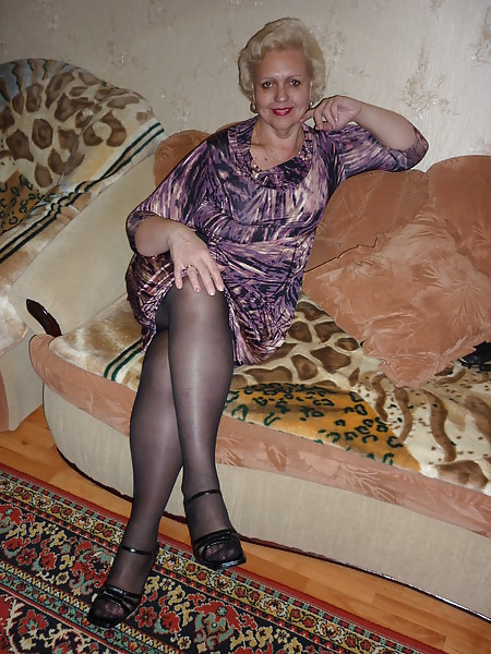 Russische Reife Frau, Die Beine In Strümpfen! Amateur! #27235553