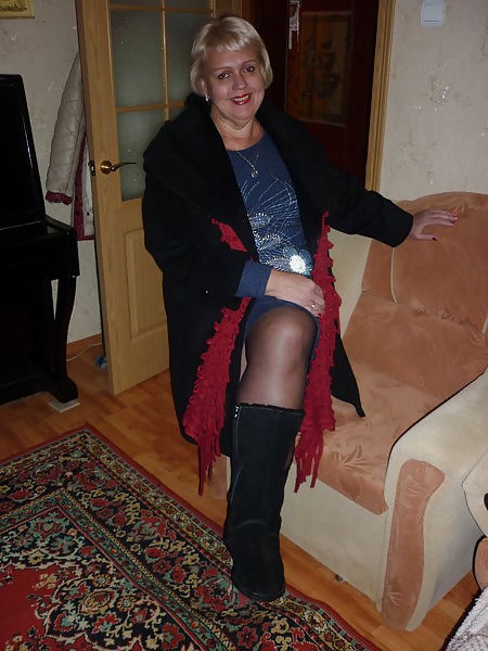Russische Reife Frau, Die Beine In Strümpfen! Amateur! #27235563