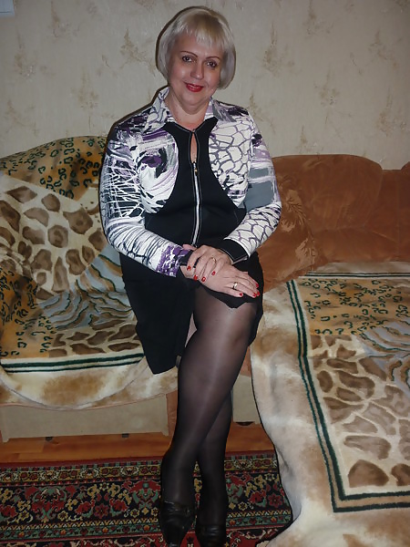 Russische Reife Frau, Die Beine In Strümpfen! Amateur! #27235605