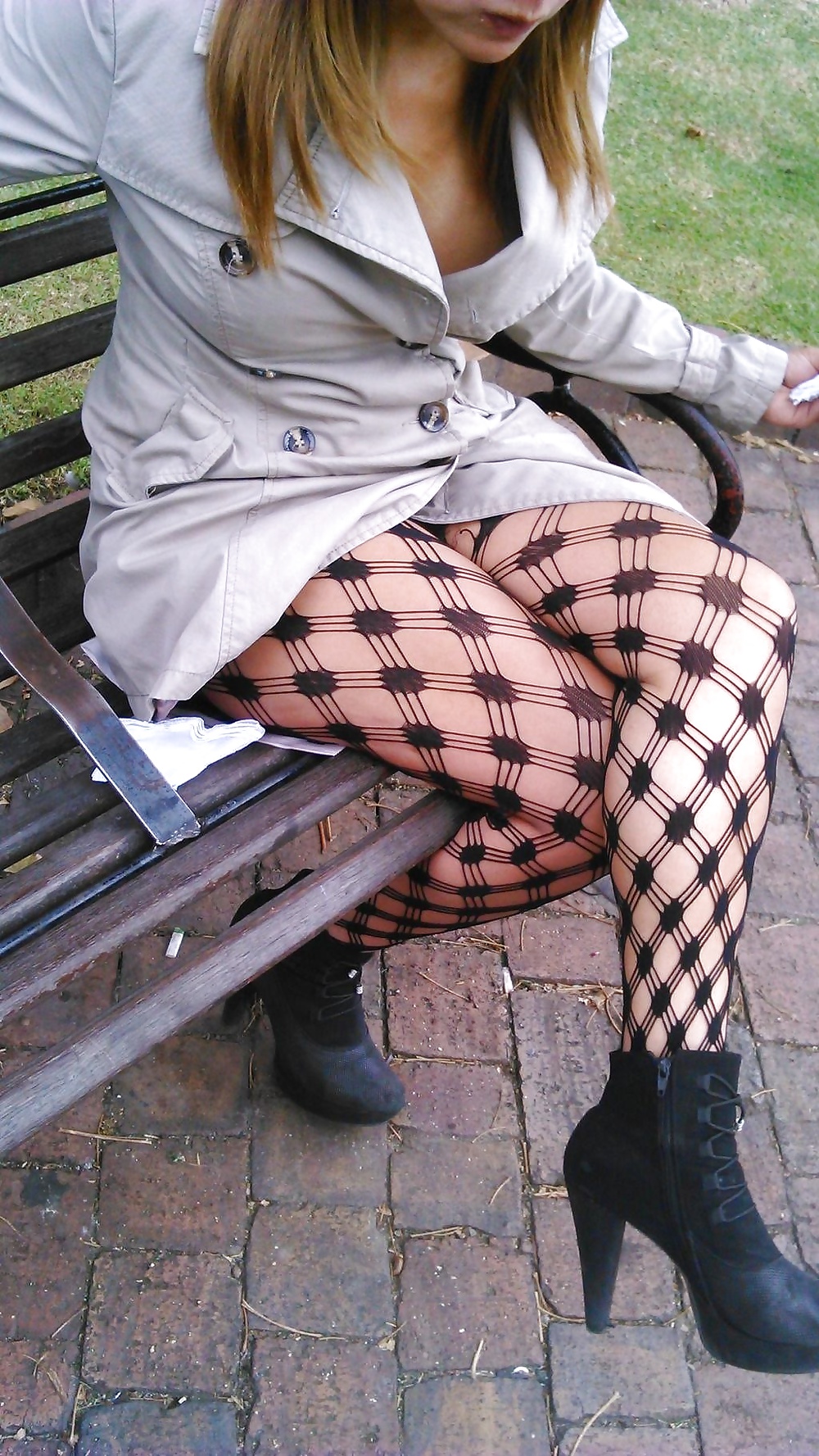 A woman who likes to wear ...  tights #33239097