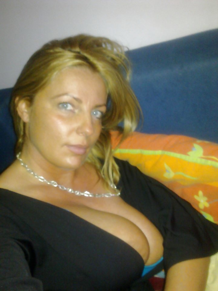 SERBIAN MATURE PROSTITUTE GORDANA #28567203