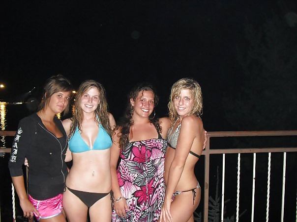 Los jóvenes son divertidos
 #32031696