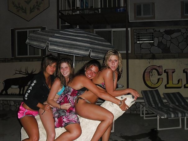 Los jóvenes son divertidos
 #32031698