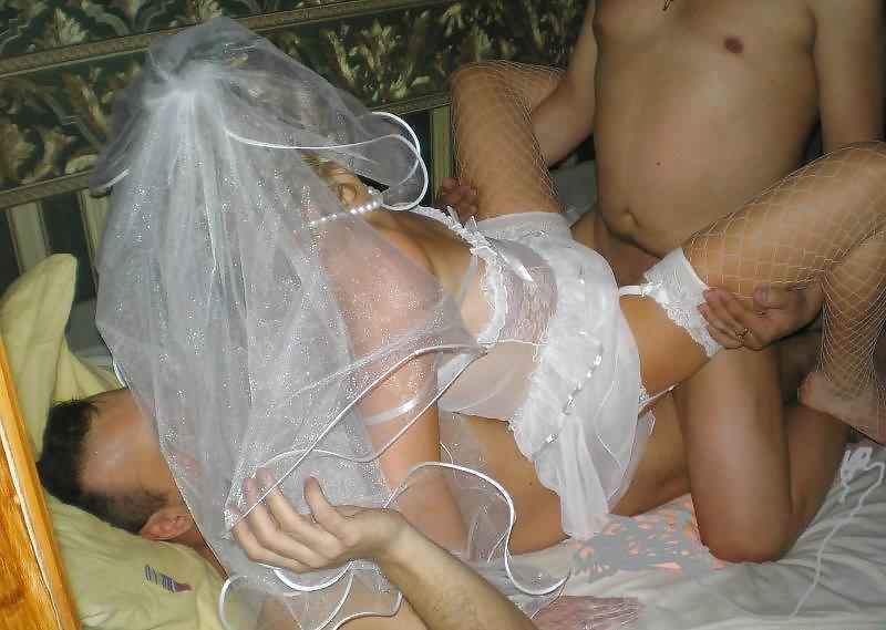 Milf sposa sesso di gruppo dopo il matrimonio
 #24536122