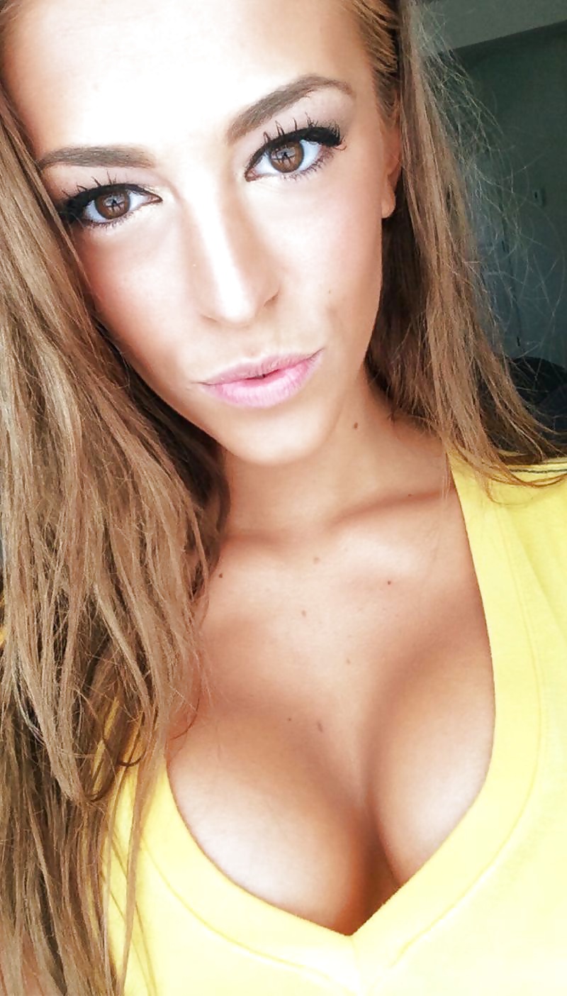 Jóvenes universitarios calientes
 #39125419