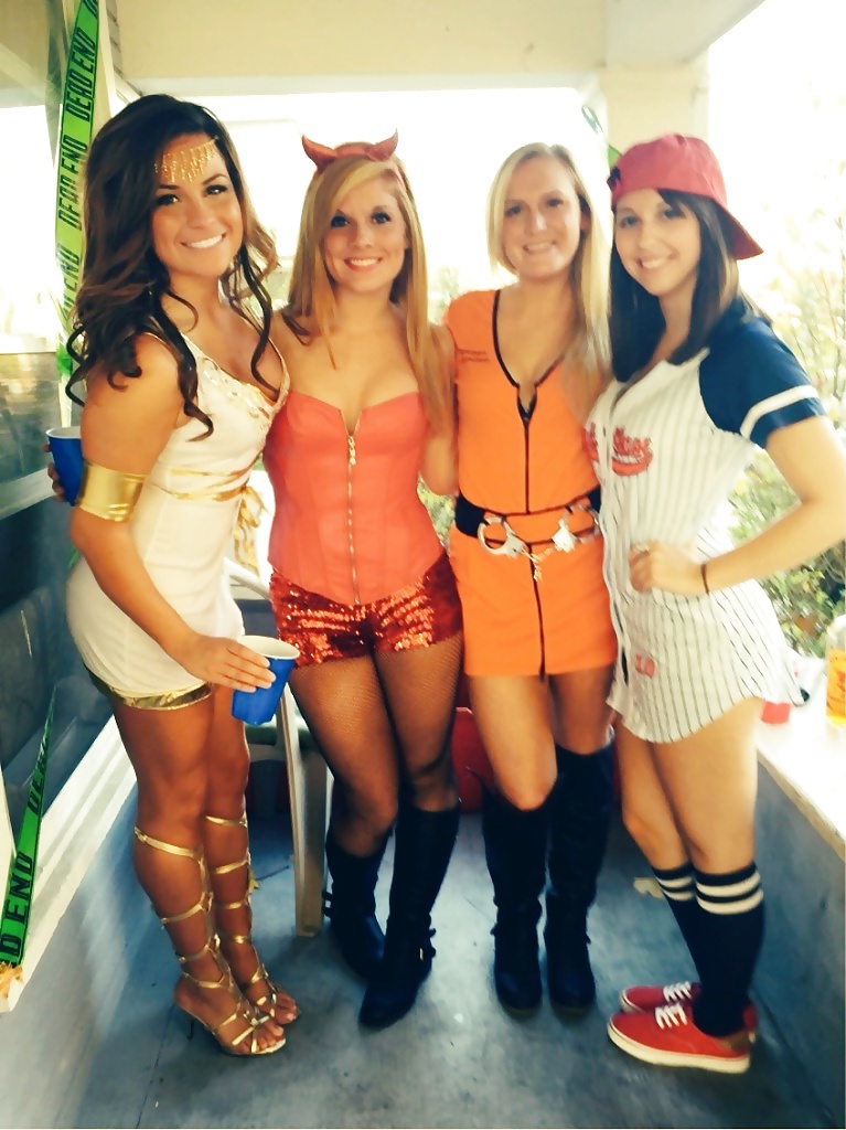 Jóvenes universitarios calientes
 #39125561