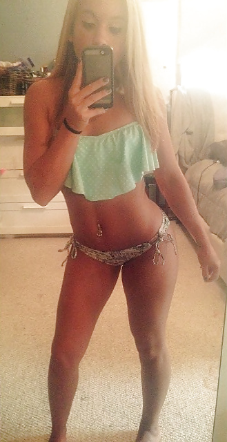 Jóvenes universitarios calientes
 #39125579