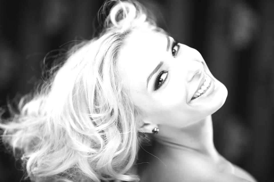 Iulia Vantur #25128624
