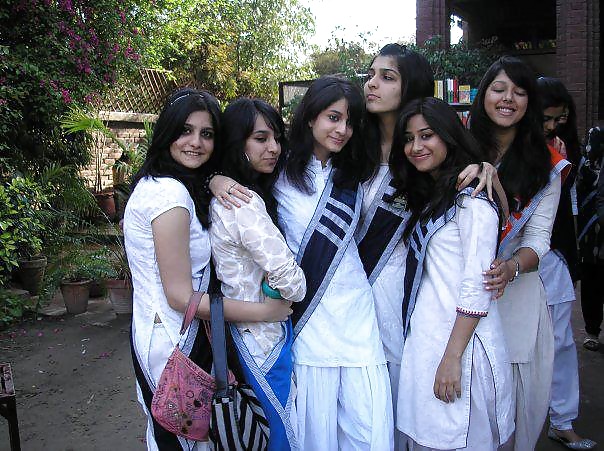 Collège Et De L'école Des Filles Pakistanais Et Indiens Images #23246471