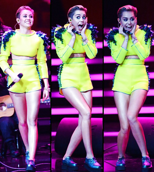 Sexy actuación de miley cyrus en los premios bambi noviembre 2013
 #22945110