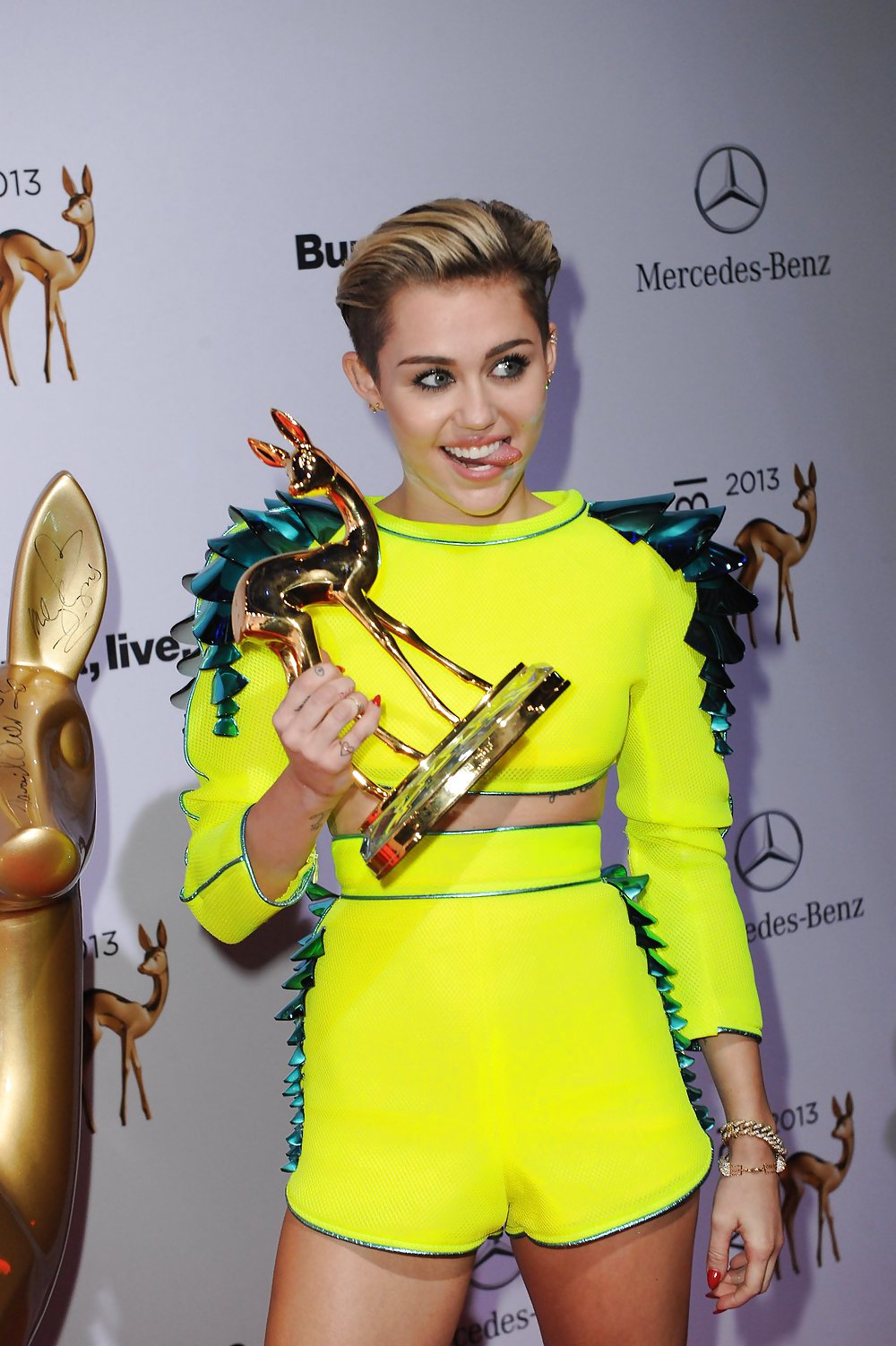 Sexy actuación de miley cyrus en los premios bambi noviembre 2013
 #22945122