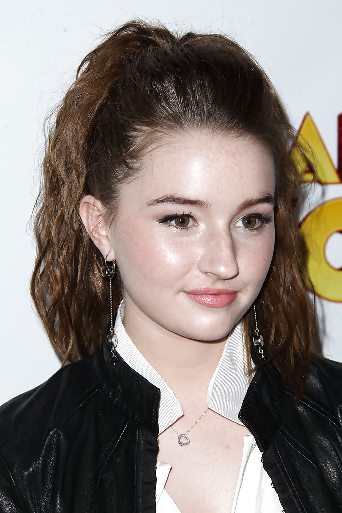 Kaitlyn Dever #24293956