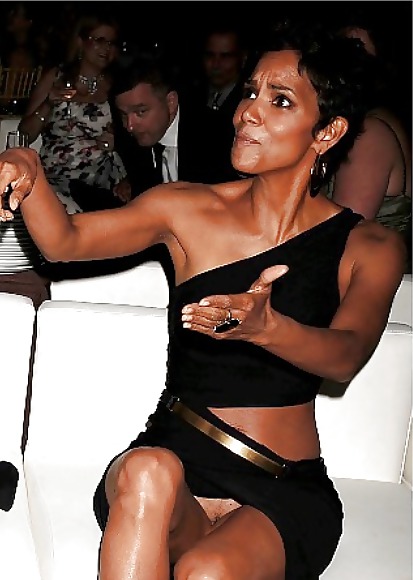 Halle Berry Fumage à Chaud #25623870