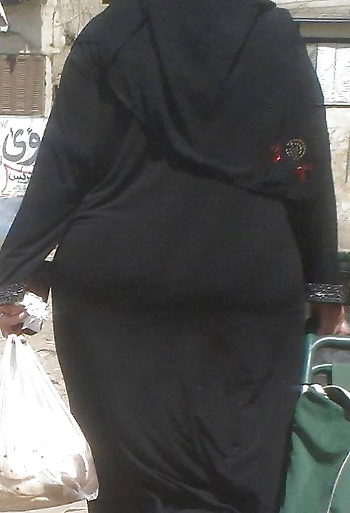 Candide Ass Arab - Voyeuse Big Butt Matures - Rue Butin #40389865