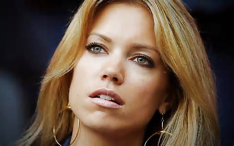 Sylvie Van Der Vaart ... Une Déesse Vivante #29508975