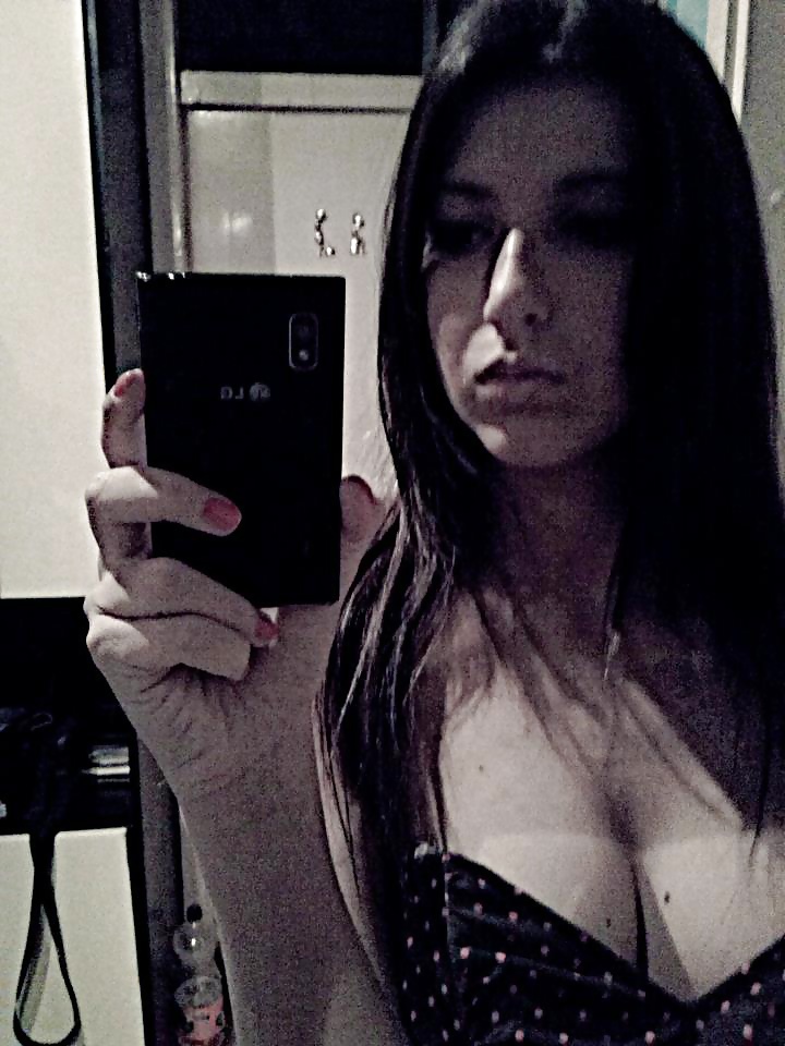 セルビアのfbのティーンホレス4
 #30346314