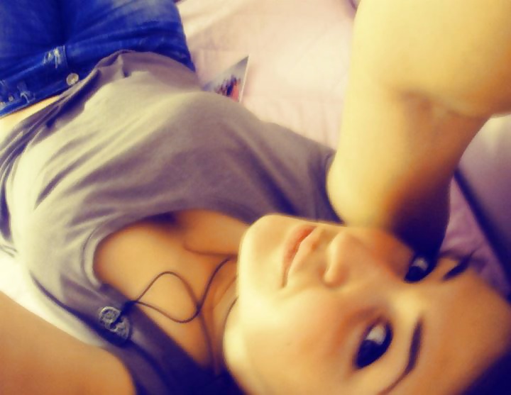 セルビアのfbのティーンホレス4
 #30346406