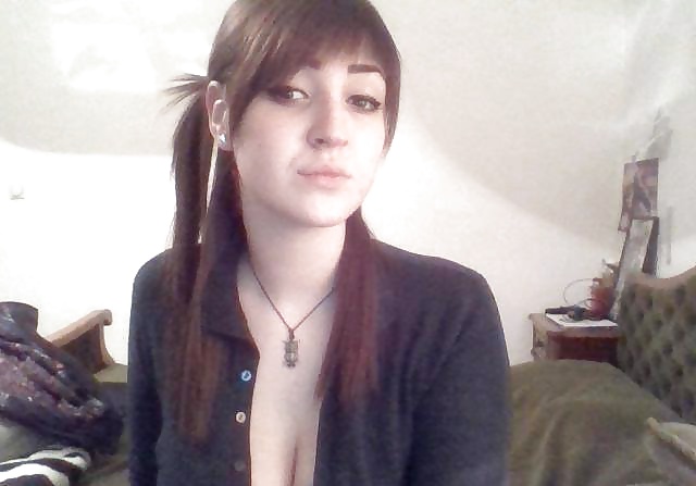 セルビアのfbのティーンホレス4
 #30346413