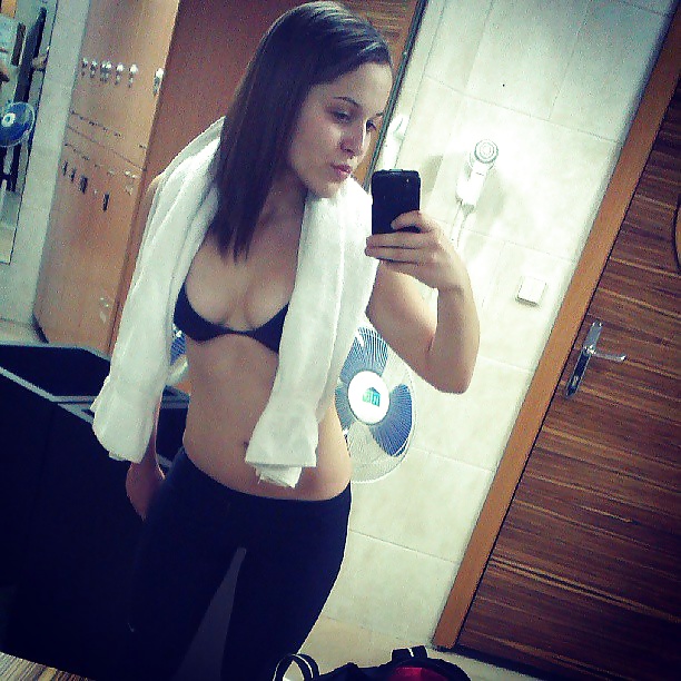 セルビアのfbのティーンホレス4
 #30346453