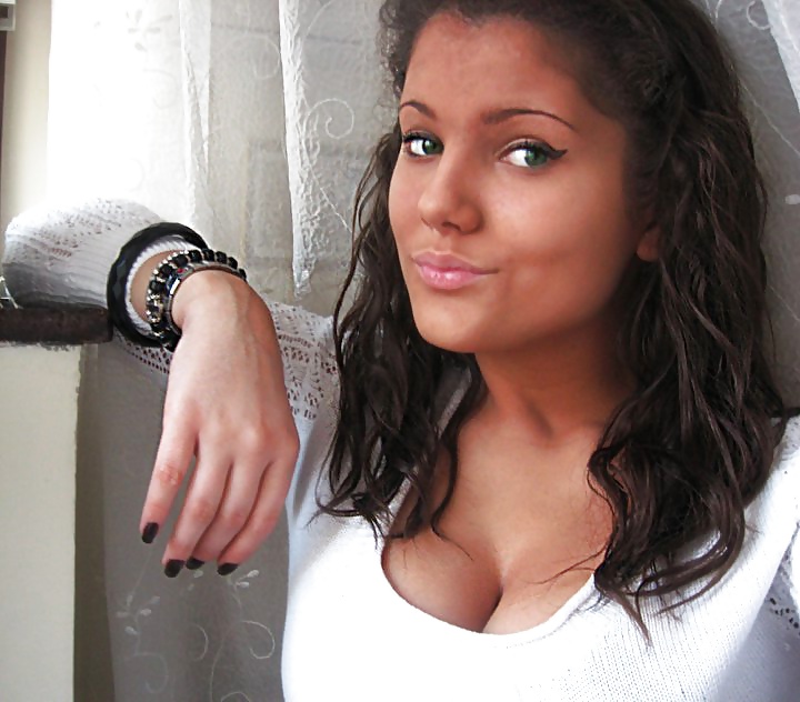 セルビアのfbのティーンホレス4
 #30346504