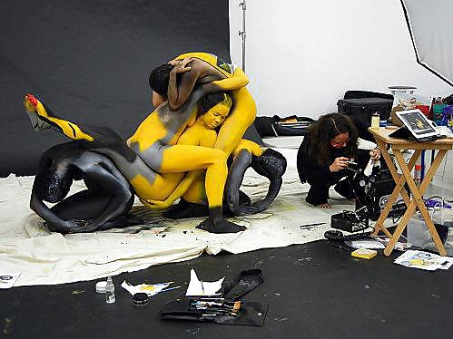 Motos y coches humanos (body painting trina merry&emma hack)
 #23502215
