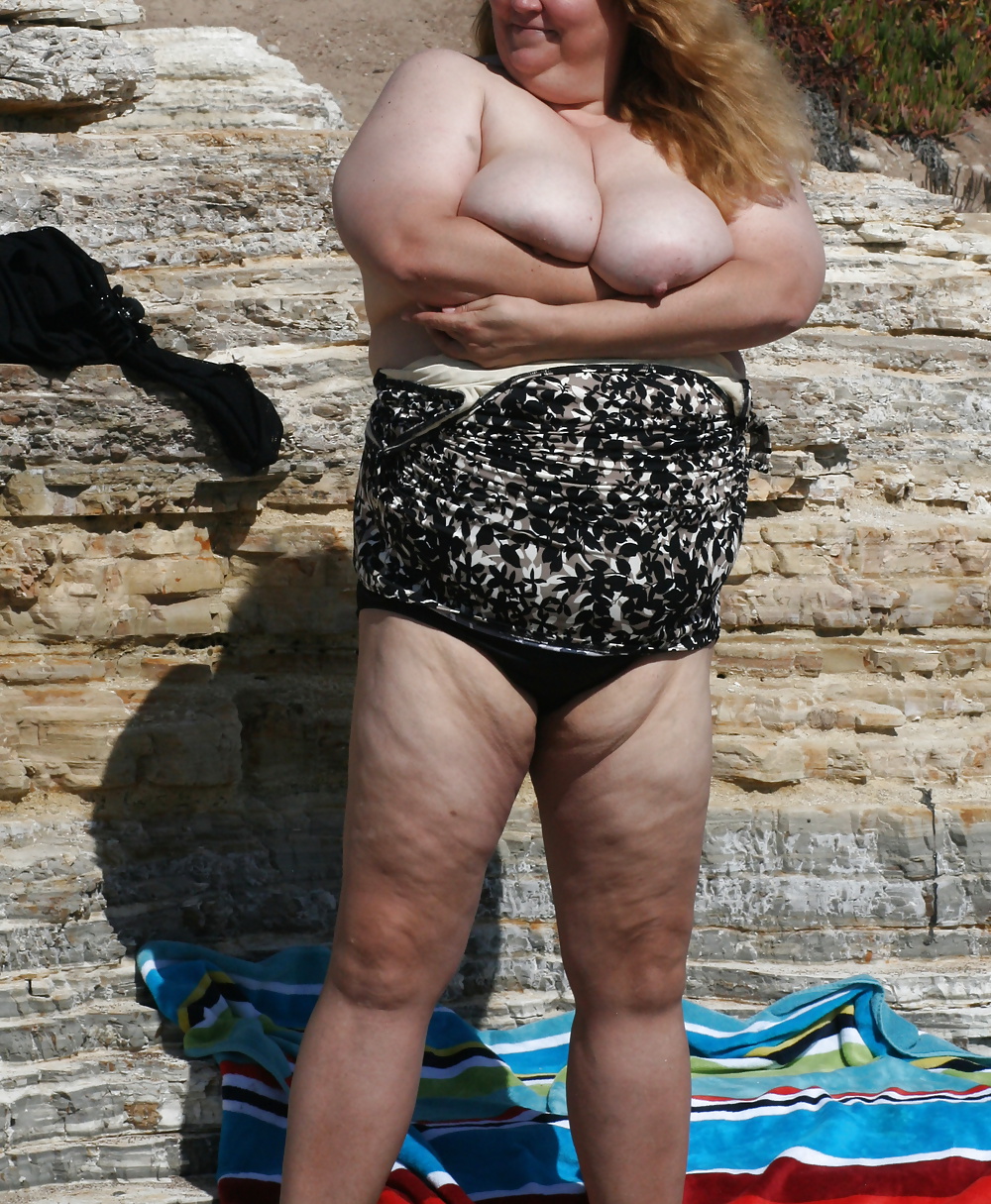 Conejito de playa parte 2
 #24762974