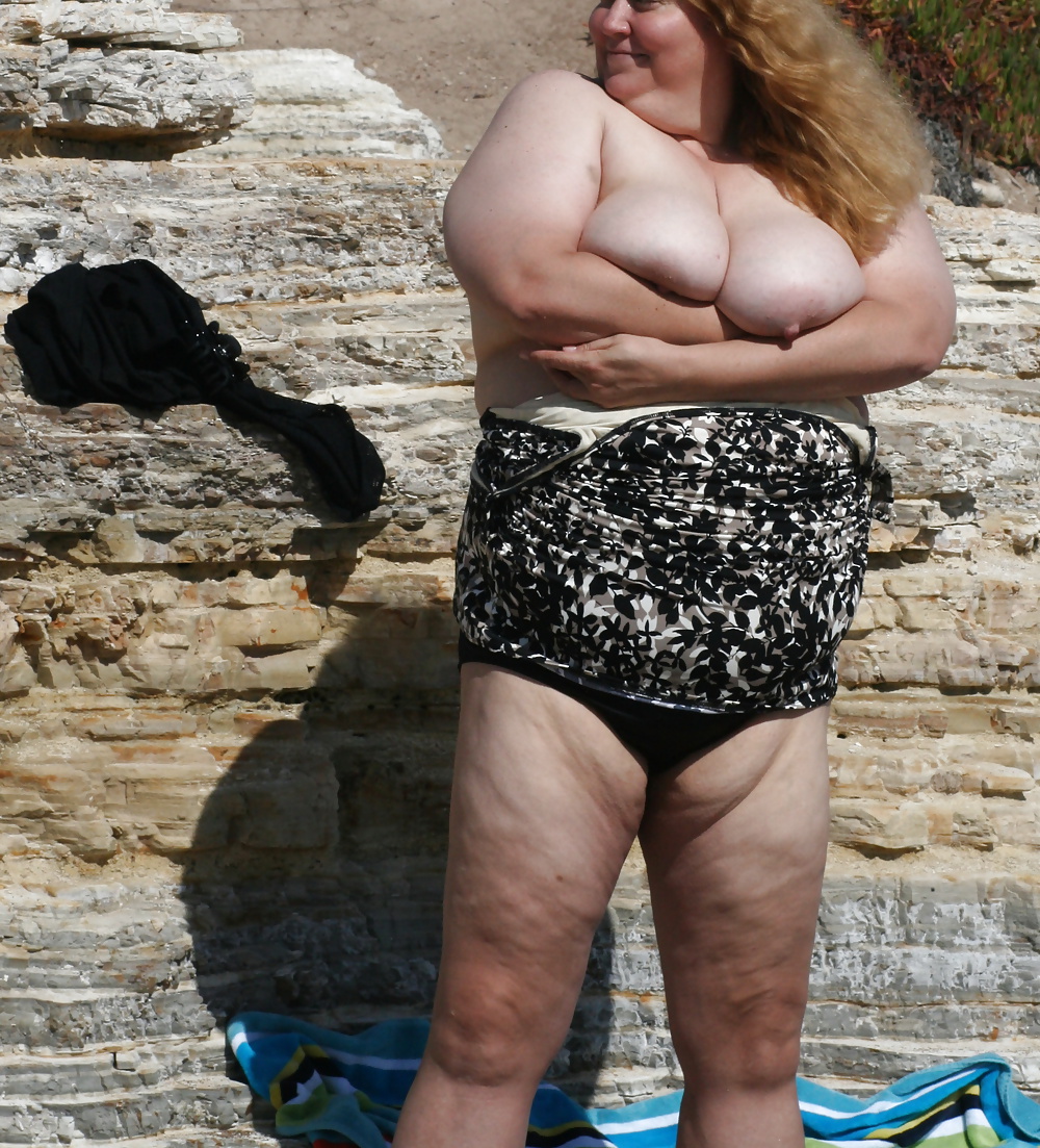 Conejito de playa parte 2
 #24762989