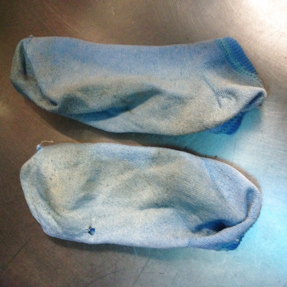 Schmutzige Stinkende Socken Kellnerin #32398114