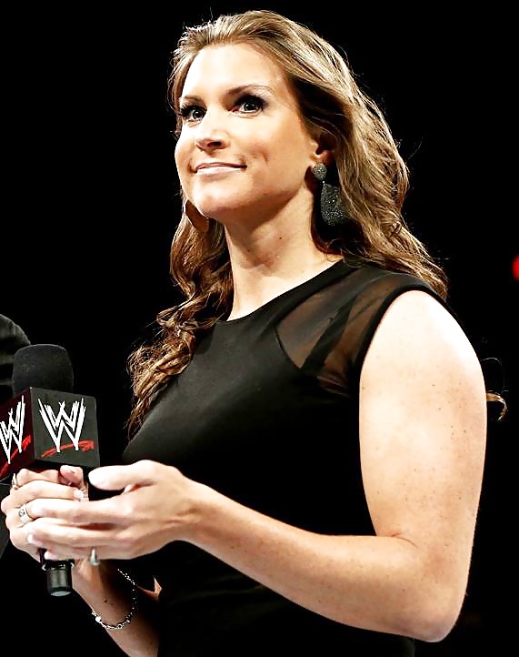 Preciosa y hermosa stephanie mcmahon
 #31526370