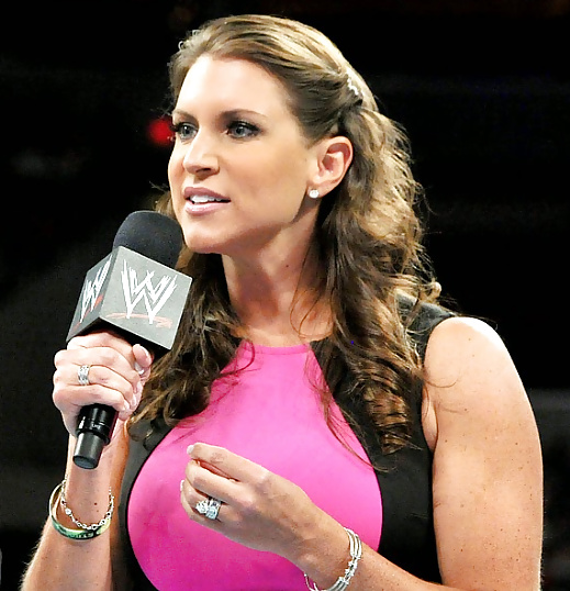 Preciosa y hermosa stephanie mcmahon
 #31526376