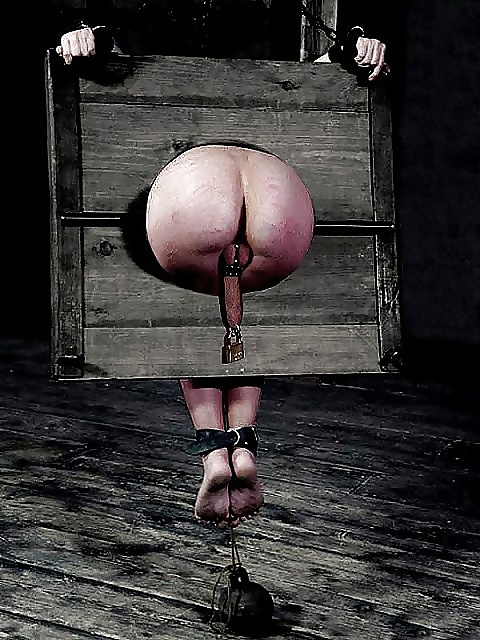 Disfrutar del bondage en la picota
 #35025540
