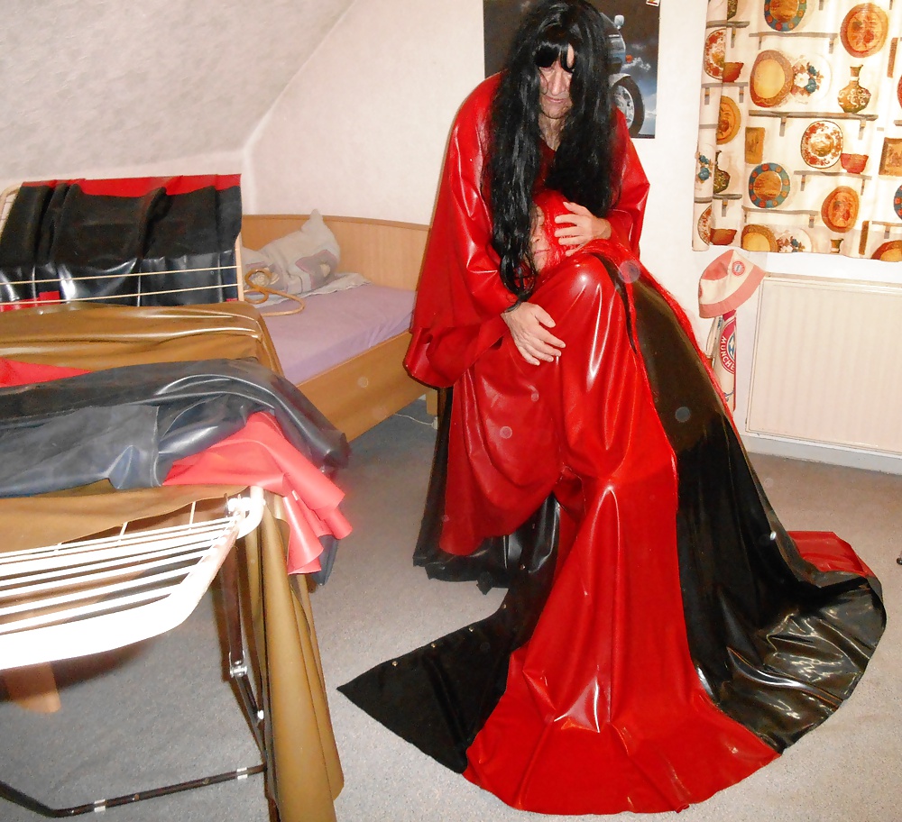 Wir zwei in unseren verschwenderisch weiten latex fummel
 #40922145