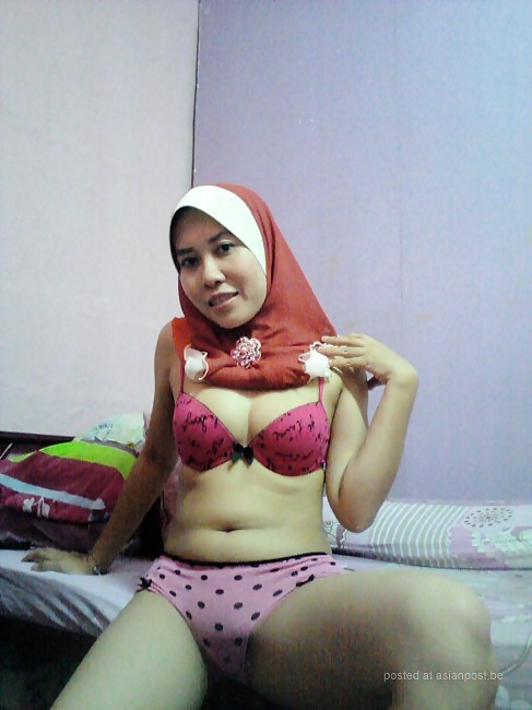 マレー語- awek tudung daring
 #33107301