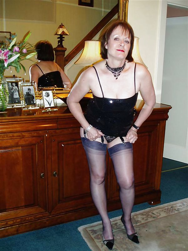 Mature amateur lady models seamed nylons 3 #38924969