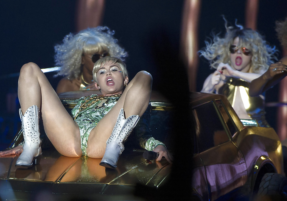 La petera de Miley #40470569