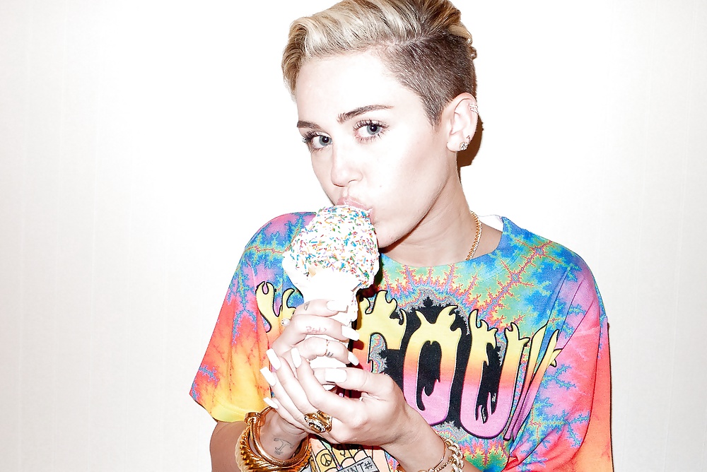 La petera de Miley #40470626