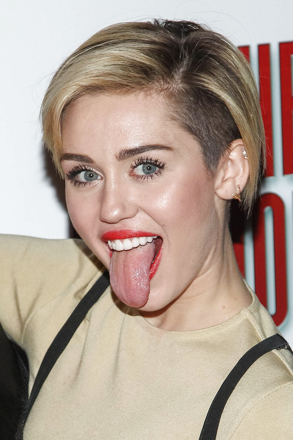 La petera de Miley #40470745