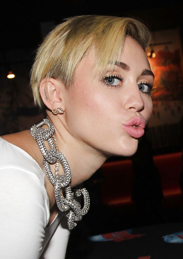 La petera de Miley #40470836